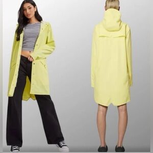 RAINS Large Unisex Straw Yellow Long Waterproof Rain Jacket Snap Front NWT Wind